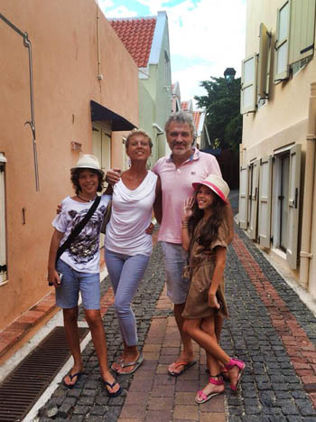 Franca si è trasferita con la Famiglia a Curaçao nelle Antille Olandesi