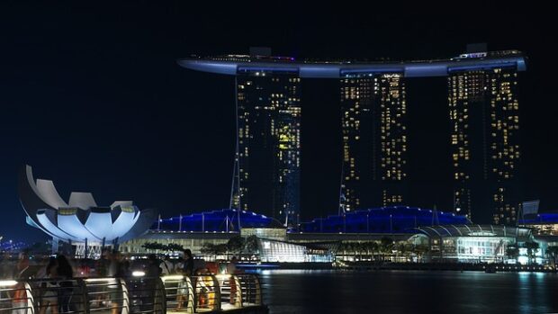 Singapore, dal 2018 stop a nuove immatricolazioni di auto e moto